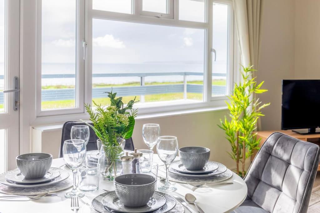 Panoramic Sea View Apartment Sleeps 4-Free Parking Bournemouth Ngoại thất bức ảnh