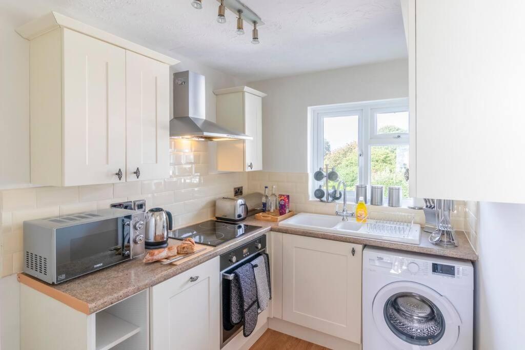 Panoramic Sea View Apartment Sleeps 4-Free Parking Bournemouth Ngoại thất bức ảnh