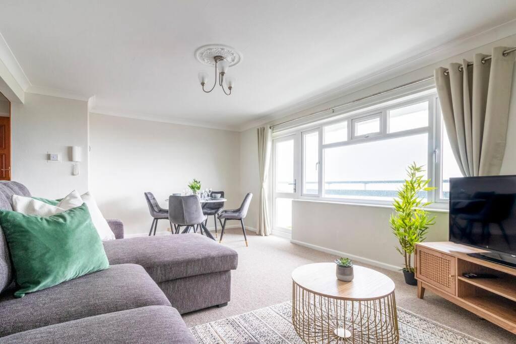 Panoramic Sea View Apartment Sleeps 4-Free Parking Bournemouth Ngoại thất bức ảnh